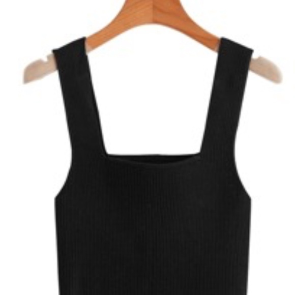 Bundle of crop tops - Picture 3 of 4